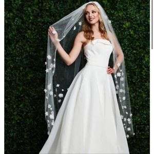 Marionat Scattered Floral Veil